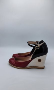 Sandales à talons rose et noir de seconde main