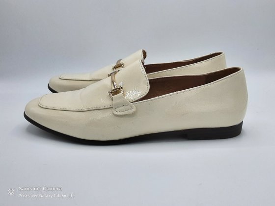 Mocassin écru avec mords doré T38 de seconde main