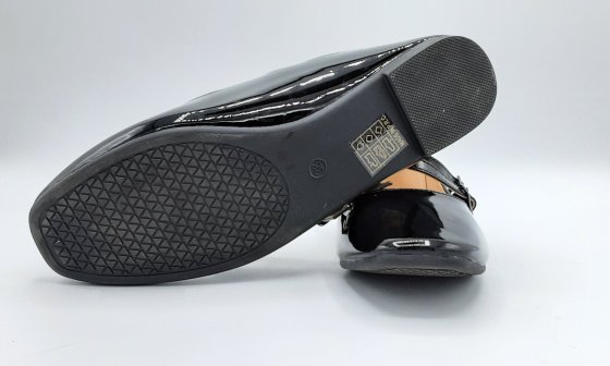 Paire de ballerine noir vernis de seconde main