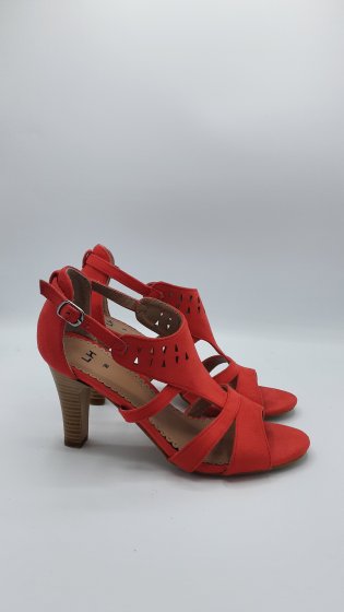 Paire de talons rouges de seconde main