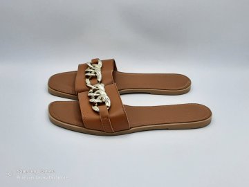 Mule plate camel avec maxi chaine TEXTO T.40 de seconde main