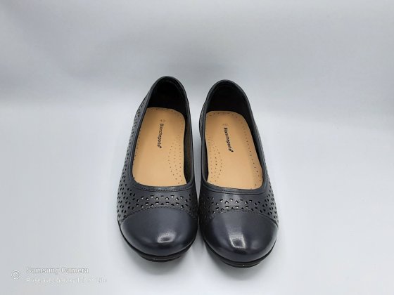 Ballerine perforée noir cuir lisse BLANCHE PORTE T.40 de seconde main