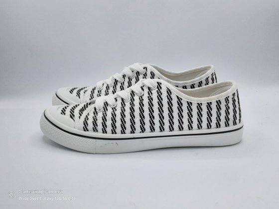 Basket textile noir et blanc GEMO T37 de seconde main