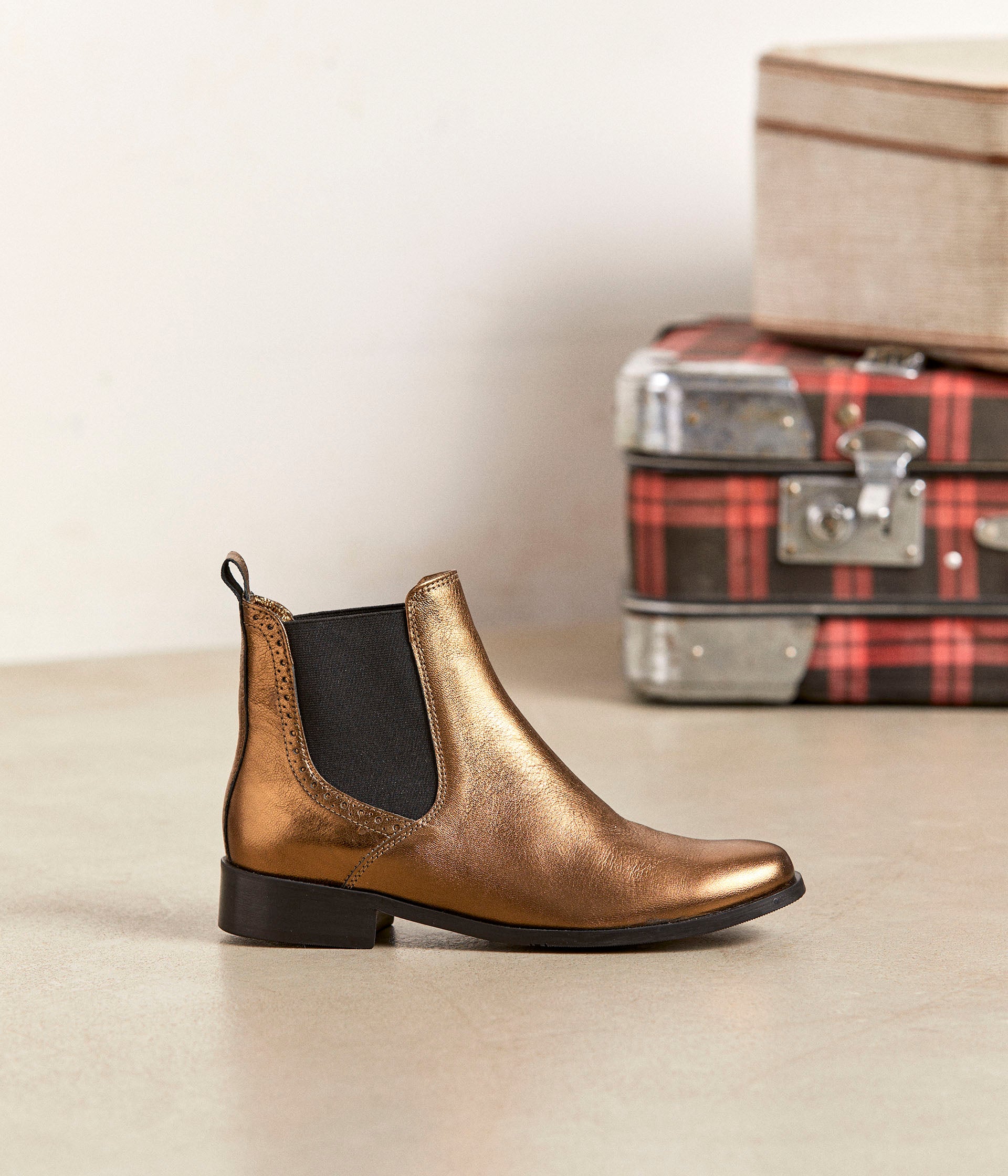 BOOTS PRUNE OR