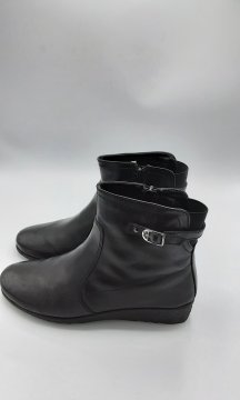 Bottines noir à talon compensé