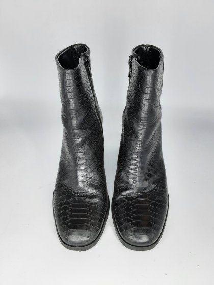 Bottes, bottines de seconde main.