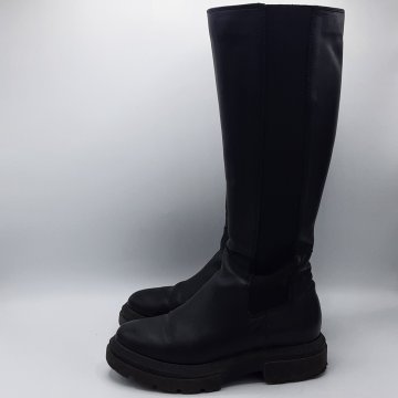 BOTTES