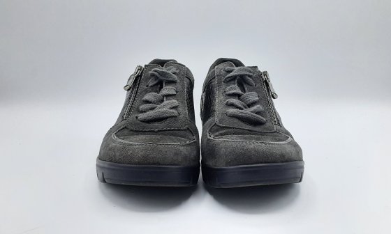 Paire de basket grise cuir de seconde main