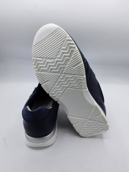 Baskets DAMART marines de seconde main