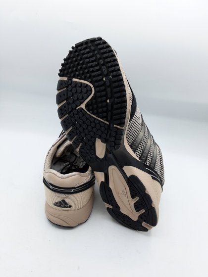 Baskets ADIDAS roses et noires de seconde main