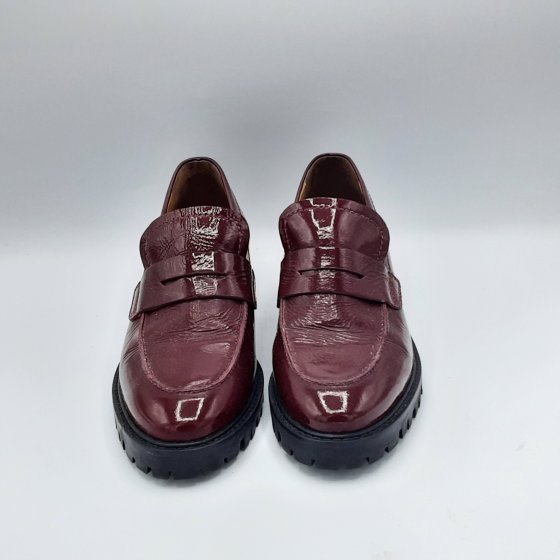 mocassin