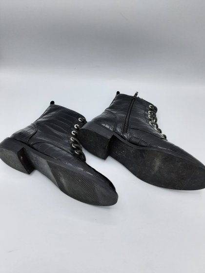 BOTTINES A LACETS NOIR