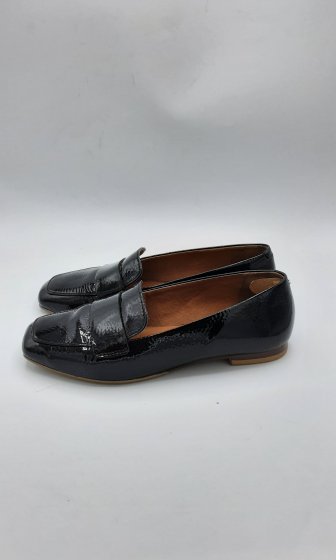 mocassin