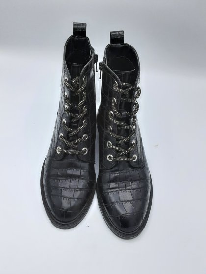 BOTTINES A LACETS NOIR
