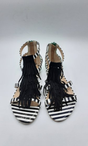 sandale noir et blanc