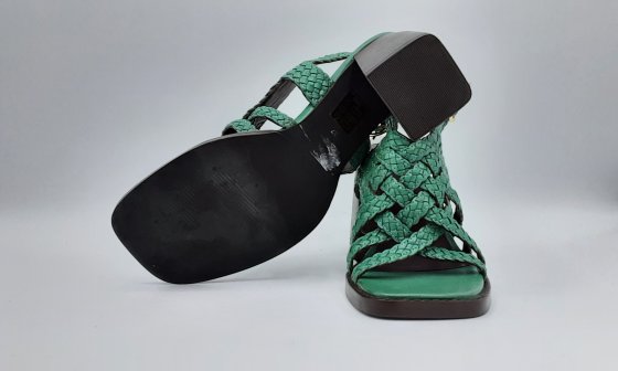 Sandales verte tressée à talon de seconde main