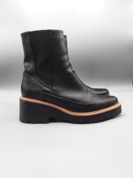 Boots Regarde le ciel