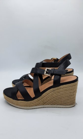 Sandales compensées Geox noir de seconde main