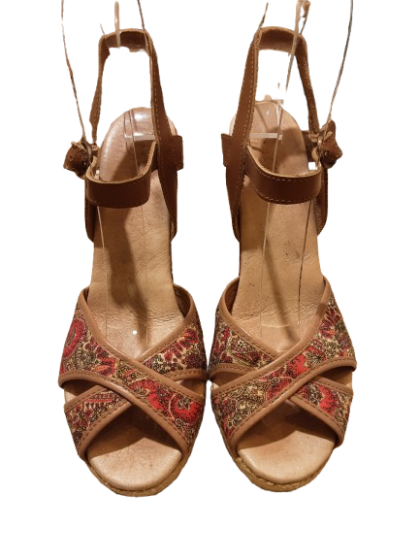 Sandales compensées Eram camel de seconde main