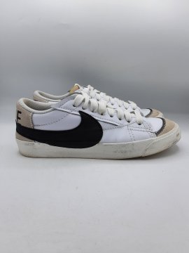 Baskets NIKE blanches de seconde main