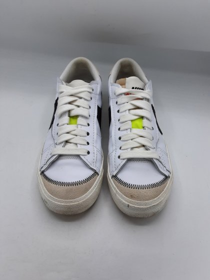 Baskets NIKE blanches de seconde main