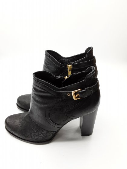 Bottines à talons noires bata de seconde main