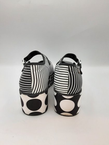 Babies HOT CHOCOLATE DESIGN noires et blanches de seconde main