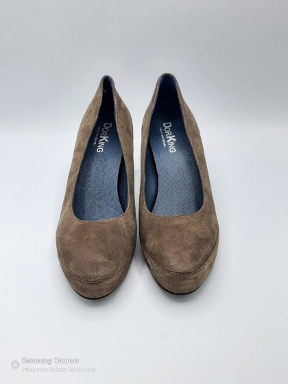 Escarpins nubuck taupe DORKING T.39 de seconde main*