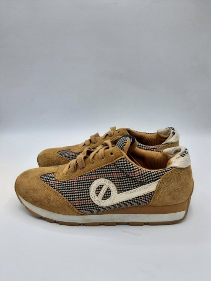 Baskets No Name beige de seconde main