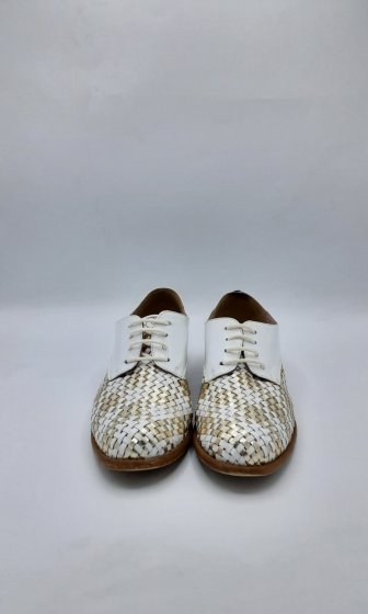 Derbies Donna Più blanc et doré de seconde main