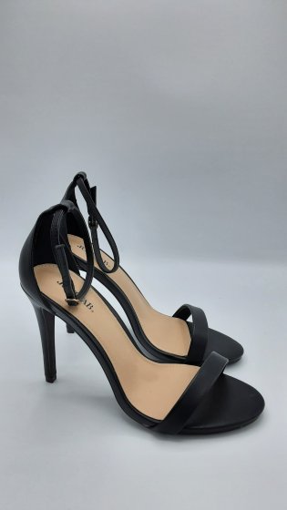 Paires de talons aiguilles noir de seconde main