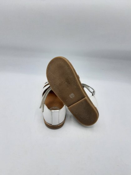 Sandales BUGGY SHOES blanches de seconde main