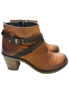 boots cuir camel de seconde main