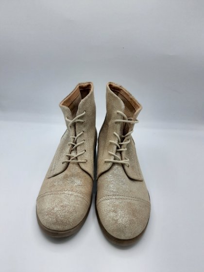 Bottillons en cuir velour dorés
