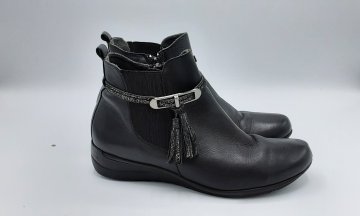 Bottine noir cuir avec détails argenté de seconde main