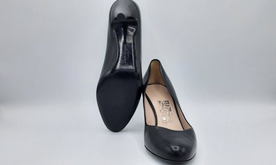 Paire d’escarpin noir en cuir lisse de seconde main