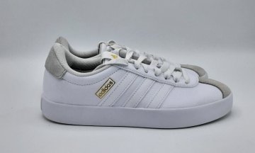 Paire de basket blanche adidas de seconde main