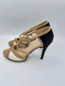 Sandales beige et noir de seconde main