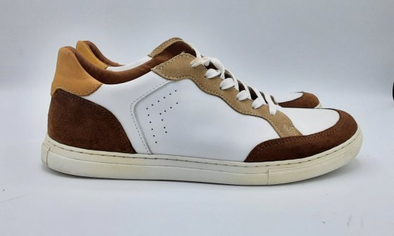Basket blanche et camel de seconde main