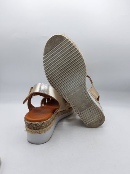 Sandales compensées EMILIE KARSTON gold de seconde main