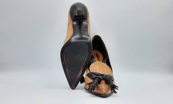 Paire d’escarpin stylisé couleur beige et marron de seconde main
