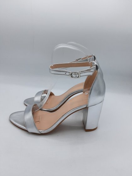 Sandales IDEAL SHOES silver de seconde main