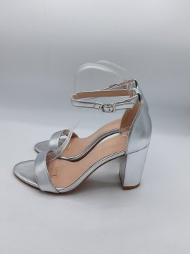Sandales IDEAL SHOES silver de seconde main