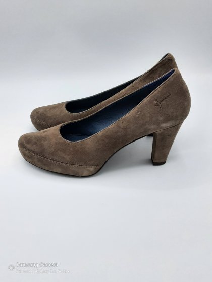 Escarpins nubuck taupe DORKING T.39 de seconde main*