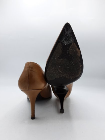 Escarpins ATELIER MERCADAL camel de seconde main