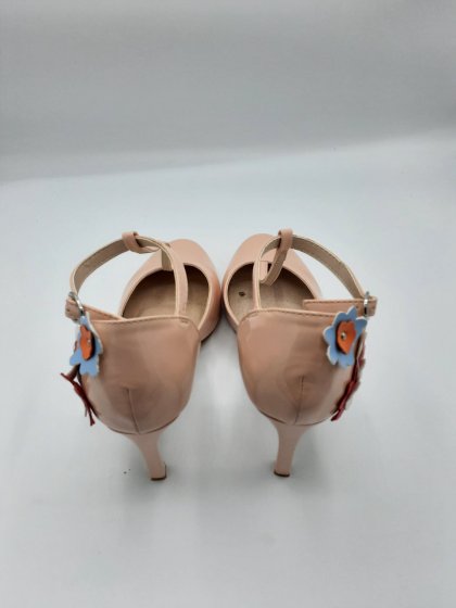 salomés rose poudré vernis de seconde mains