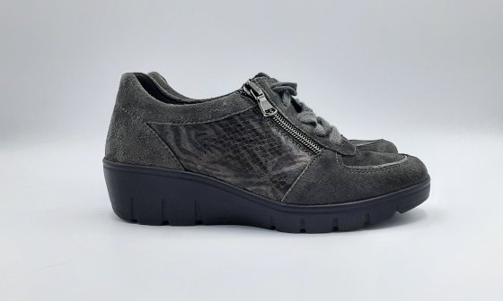 Paire de basket grise cuir de seconde main