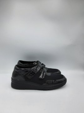 CHAUSSURES AVEC SCRATCHS DE SECONDE MAIN