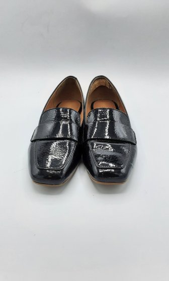 mocassin