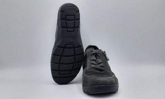 Paire de basket grise cuir de seconde main